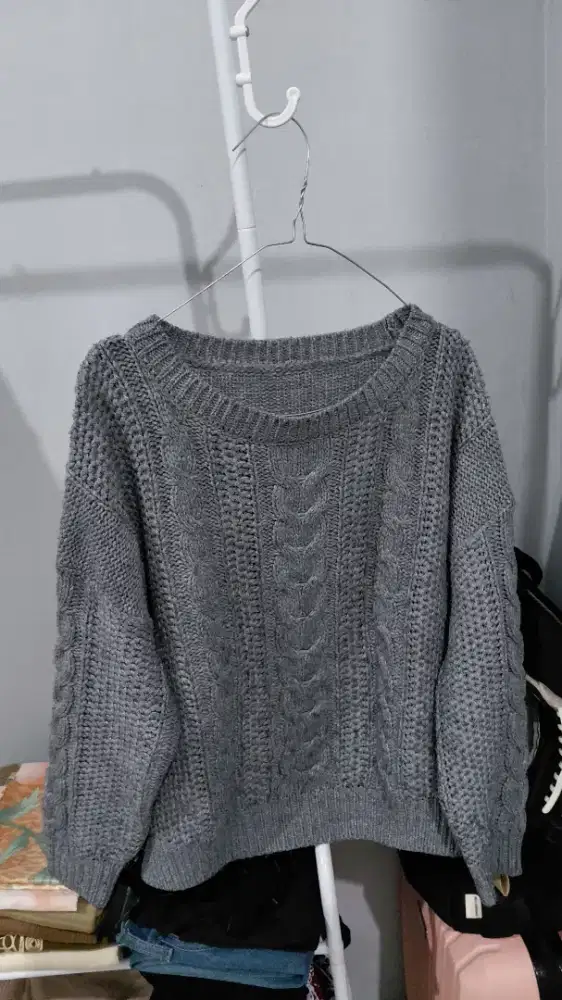 Sweater Tebal Abu