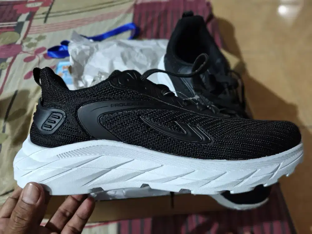 Sepatu New Era baru