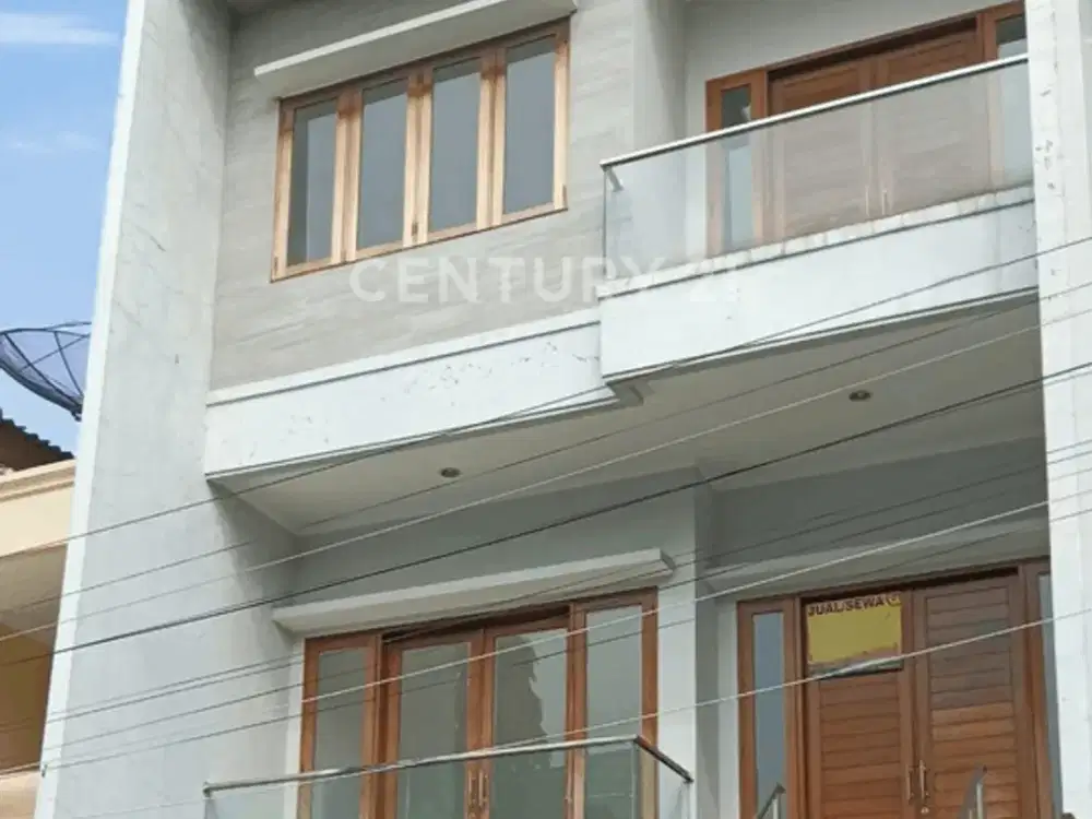 Rumah 3 Lantai Minimalis Strategis Di Kelapa Gading JakUt S7019
