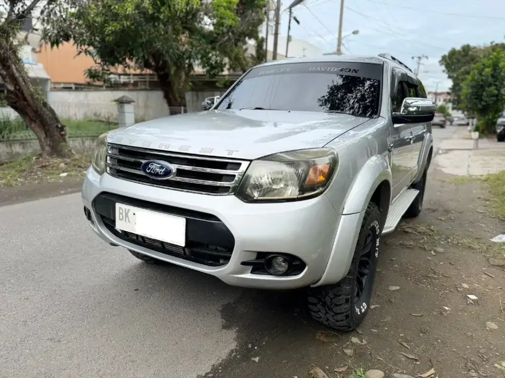 Ford Everest XLT 4x4 Manual 2014 Silver 2015 Fortuner 2013 Pajero 2012