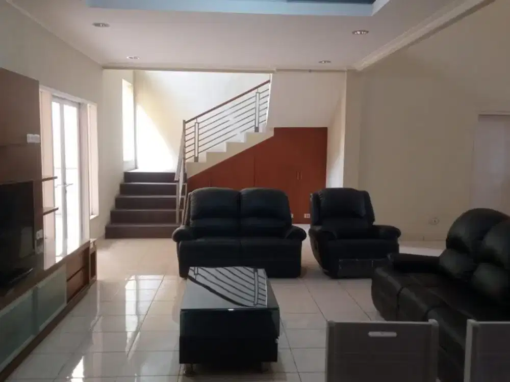 Rumah 2 Lantai Furnish + Elektronik di Tatar Pitaloka KBP