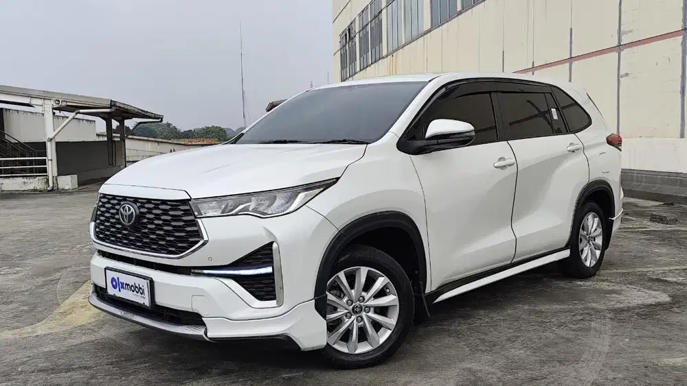 DP RENDAH - Toyota Kijang Innova 2.0 Zenix V CVT Bensin-AT 2022