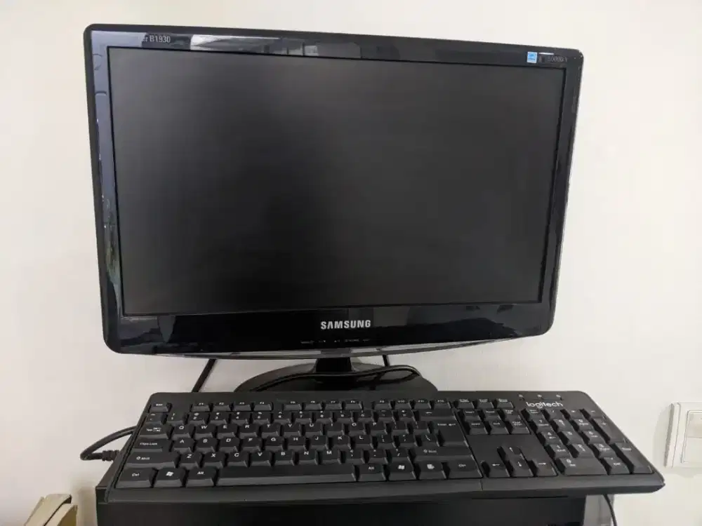 Monitor samsung 16 inchi plus keyboard