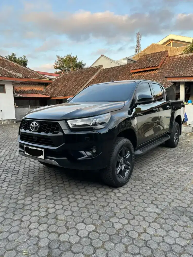 Toyota hilux automatic 2024 hitam istimewa