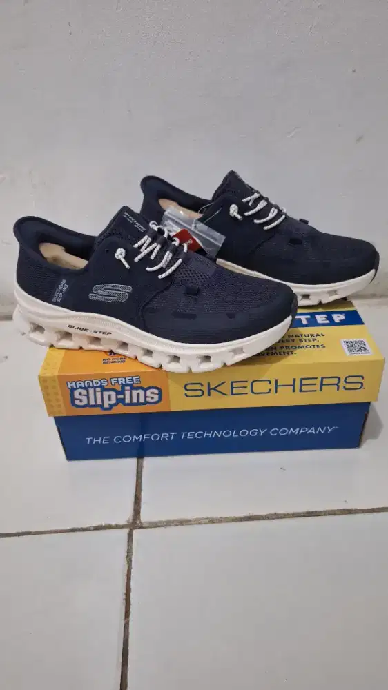 Sepatu skechers uk41 slip in