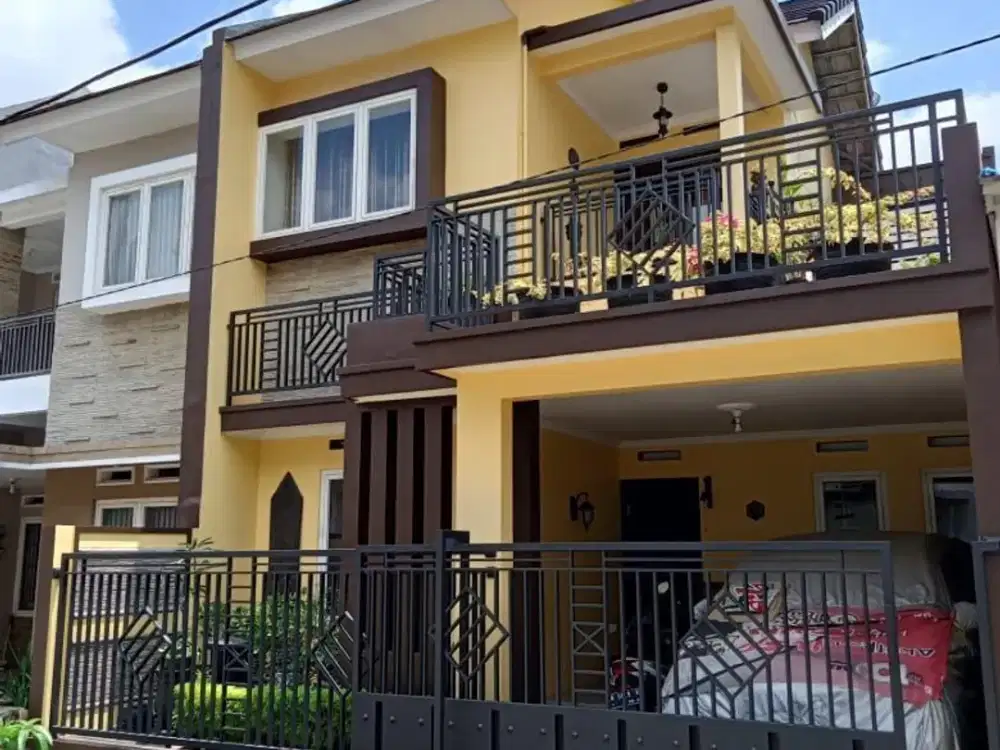 Rumah Villa di Pusat Kota Batu