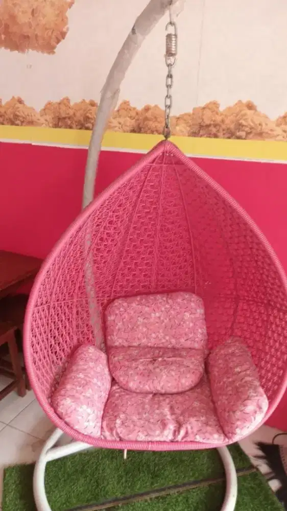 Ayunan gantung rotan sintetis
