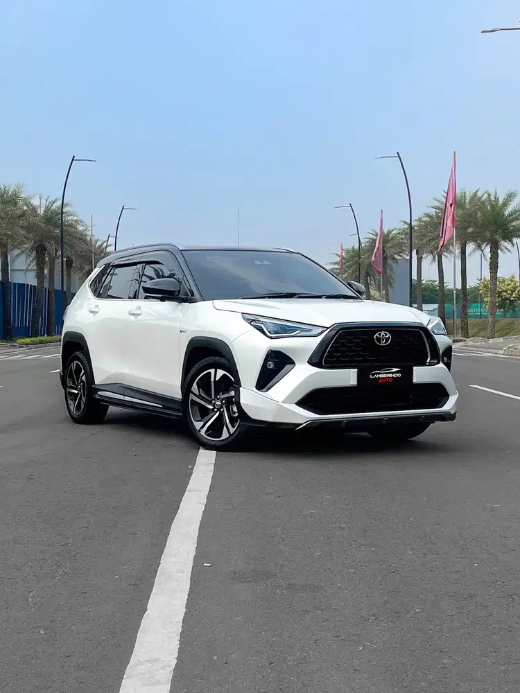 TOYOTA YARIS CROSS 1.5 GR TSS HYBRID 2023 LOW KM PUTIH