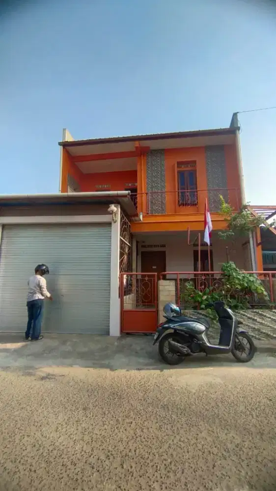 DIKONTRAKKAN RUMAH SEMI FURNITUR COCOK BUAT KANTOR,TEMPAT TINGGAL