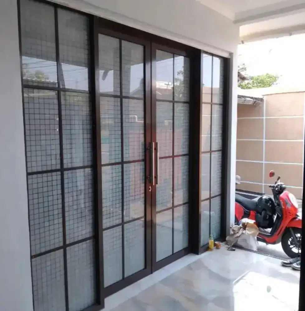 Pintu kaca sliding dan pintu kaca swing