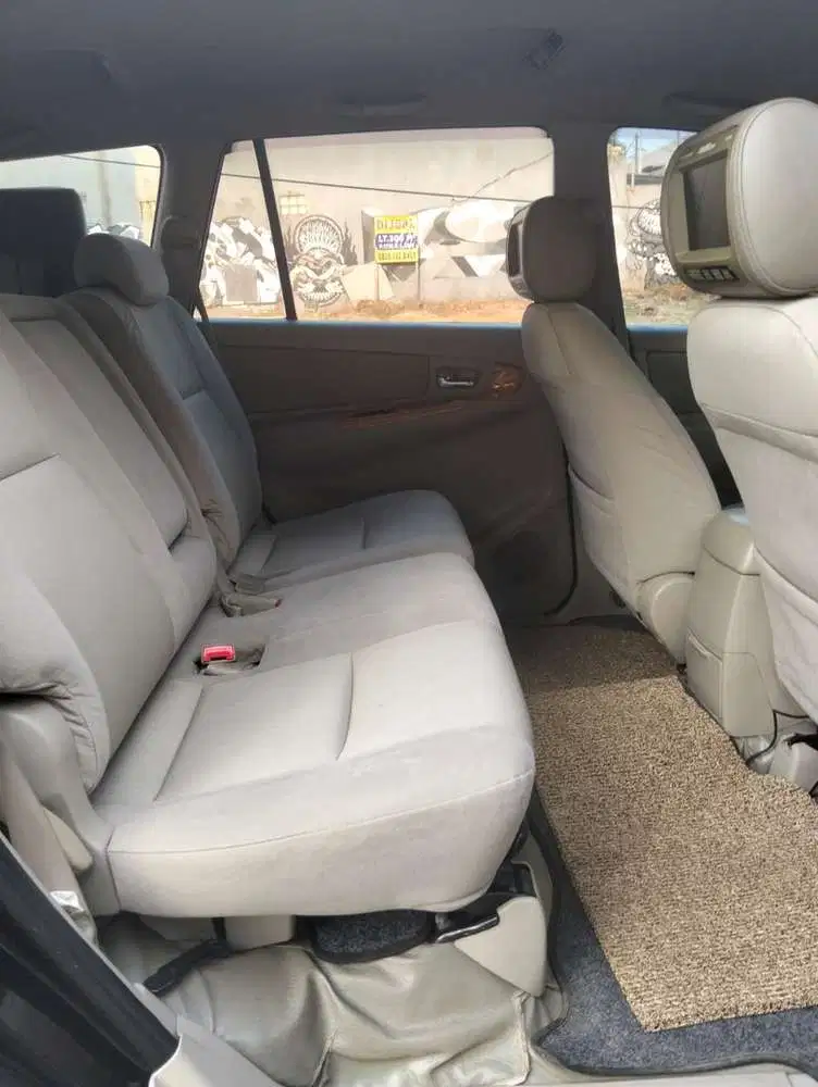 Toyota Kijang Innova 2010 Bensin