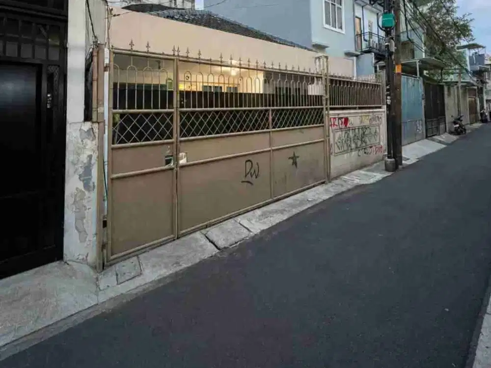 DIJUAL – Rumah 1,5 Lantai 180 m² Dekat Stasiun Mangga Besar