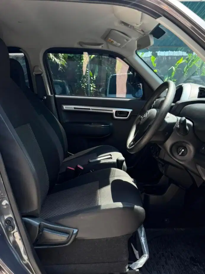 Suzuki S Presso 1.0 AGS Bensin AT 2024 Abu Abu Tua Metalik (FCA)