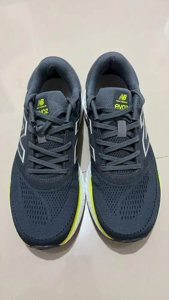 Sepatu NB running