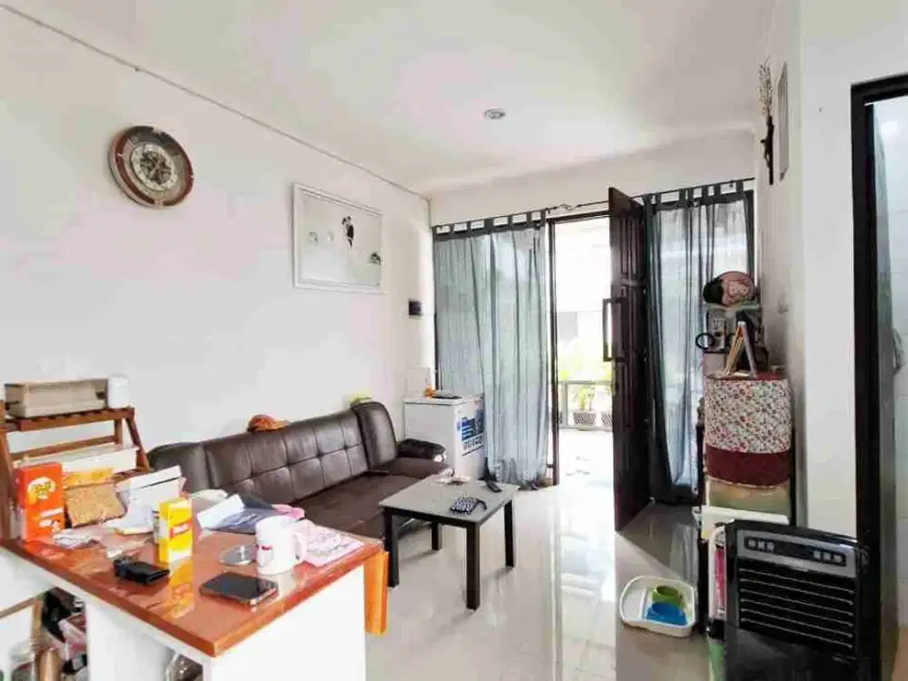 Rumah dengan dak teras luas di lantai atas
