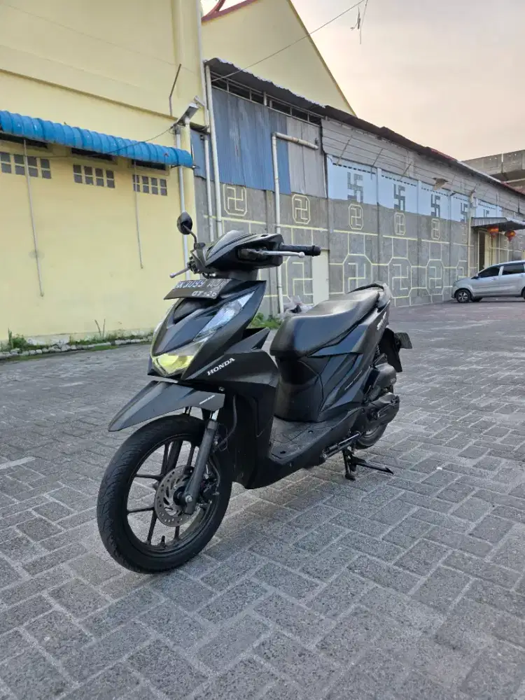 Honda Beat Deluxe CBS ISS Hitam 2021