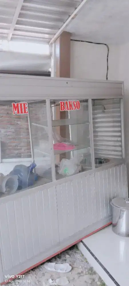 Etalase bekas tpi masih bagus sdh lama g di pakai