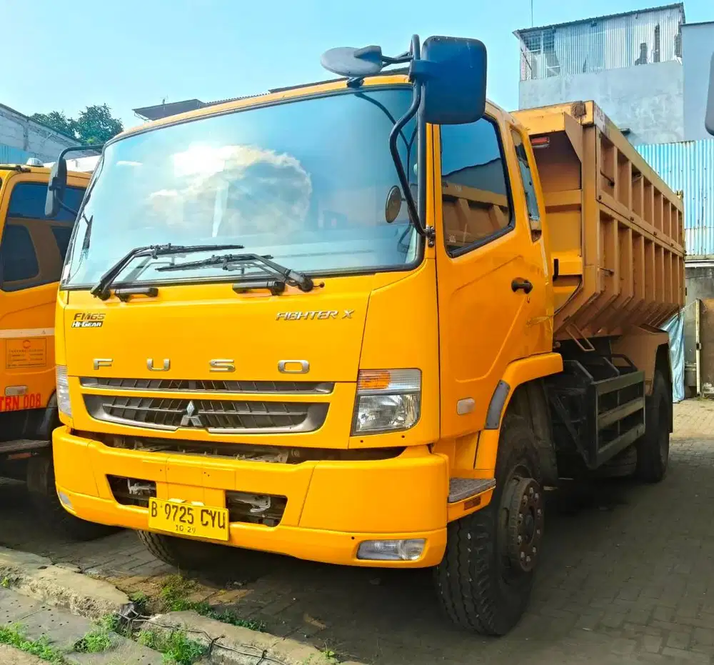 10rbKM MURAH Mitsubishi Fuso engkel 4x2 dump truck 2023 truk High Gear