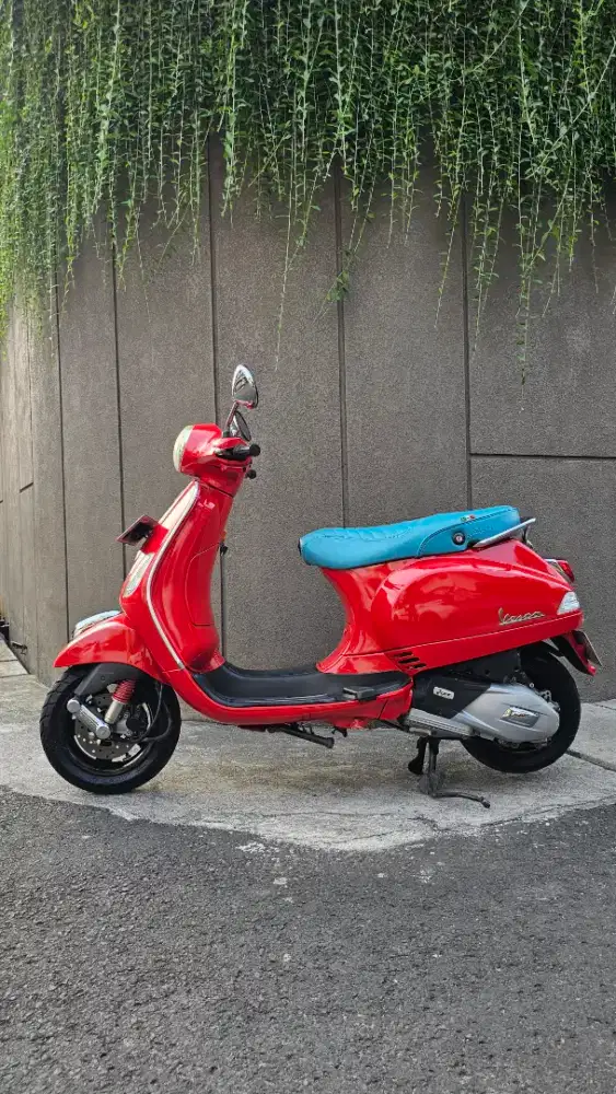 VESPA LX 125 I-GET PAJAK HIDUP PANJANG