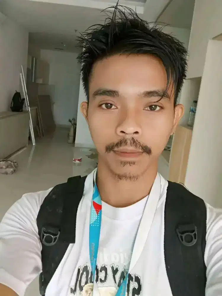 Cary samping an