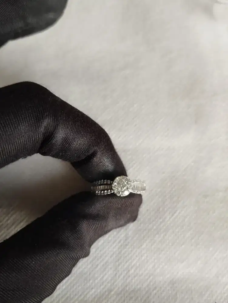 Cincin Emas Berlian Frank & Co