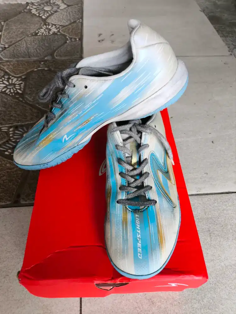 Sepatu futsal specs lightspeed reborn meta xr argentine size 41