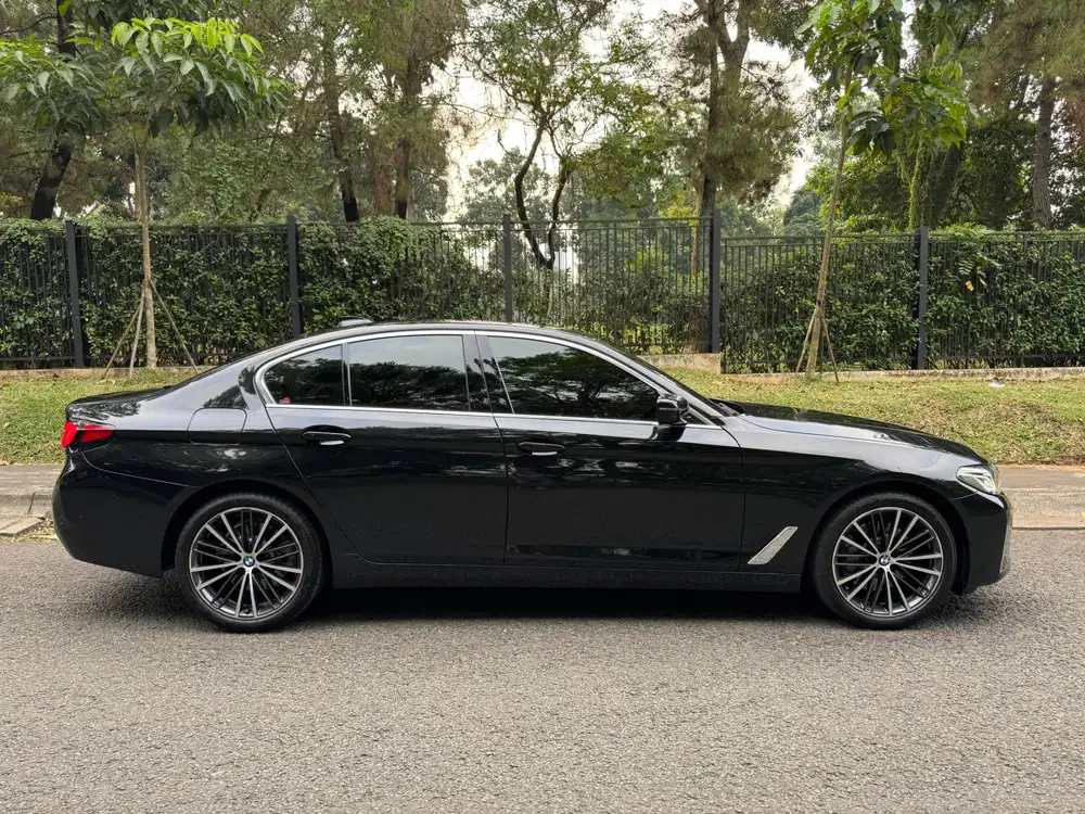 [Km 9RB] BMW 530i G30 Opulence 2023 Hitam model 2022 520i
