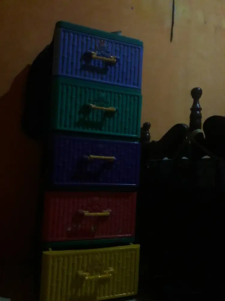Tempat baju plastik