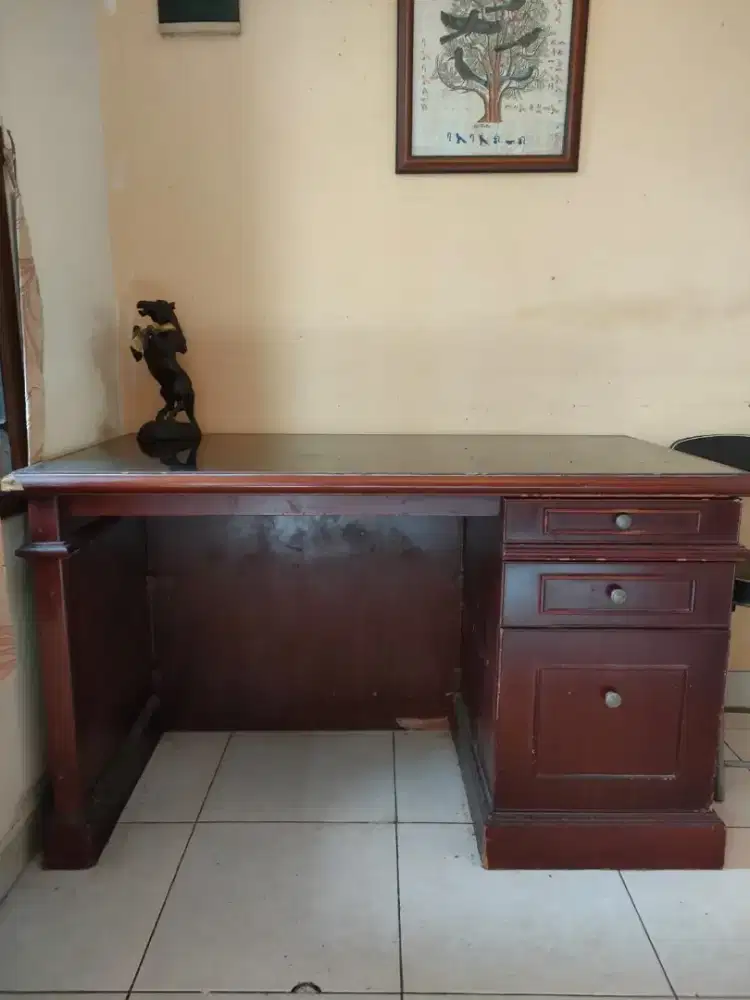 Dijual meja kantor bahan kayu jati tua