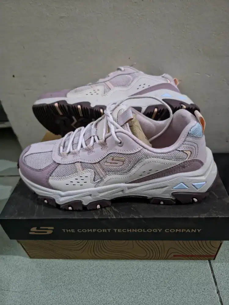 Sepatu skechers D'lites hikes