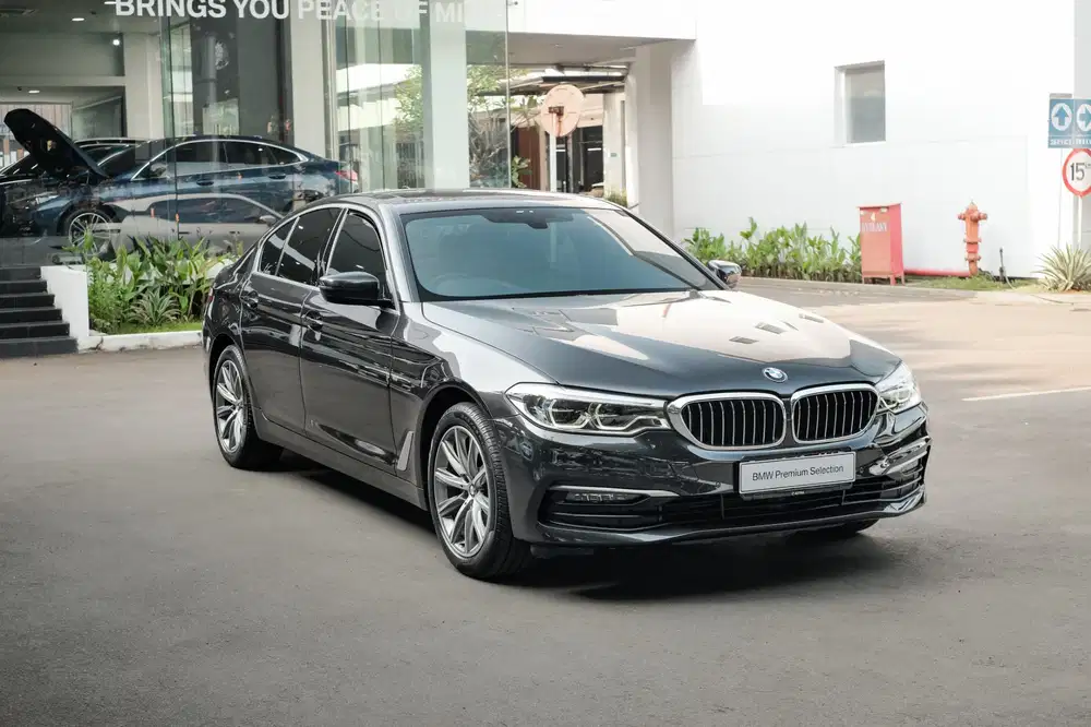 [KM25.783] BMW 520i Luxury AT 2020 Abu-abu Metalik Cognac