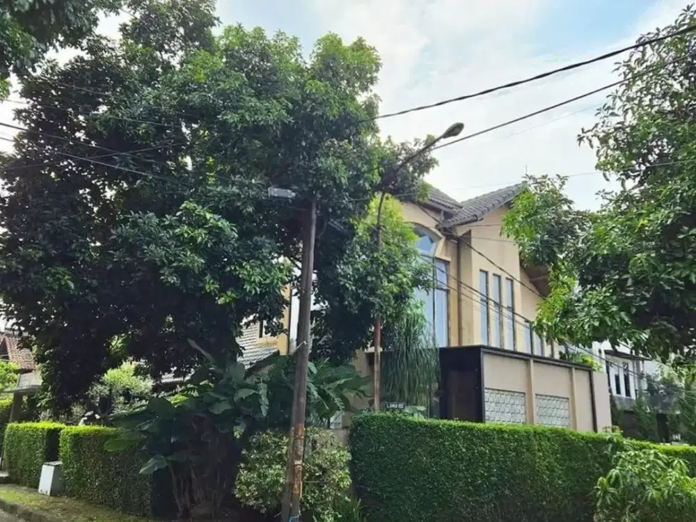 DIJUAL RUMAH ELITE MEWAH NYAMAN MURAH LUAS DAN ASRI DI DALAM KOMPLEK SETIABUDI REGENCY BANDUNG UTARA