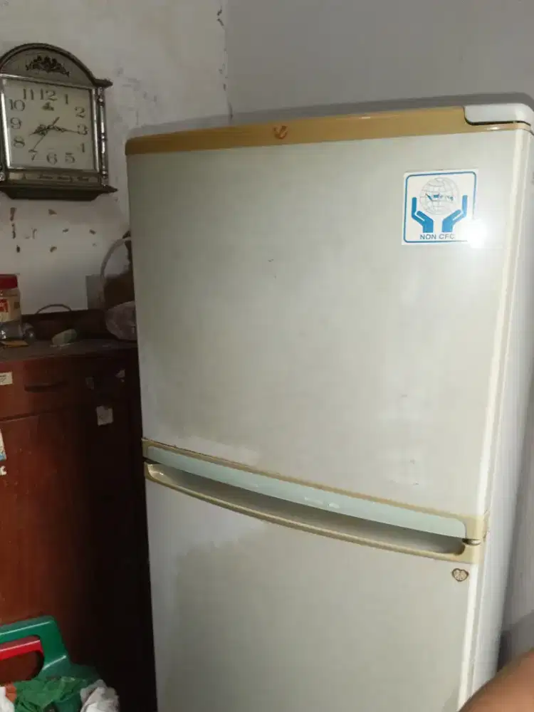 DIJUAL KULKAS BEKAS 2 PINTU