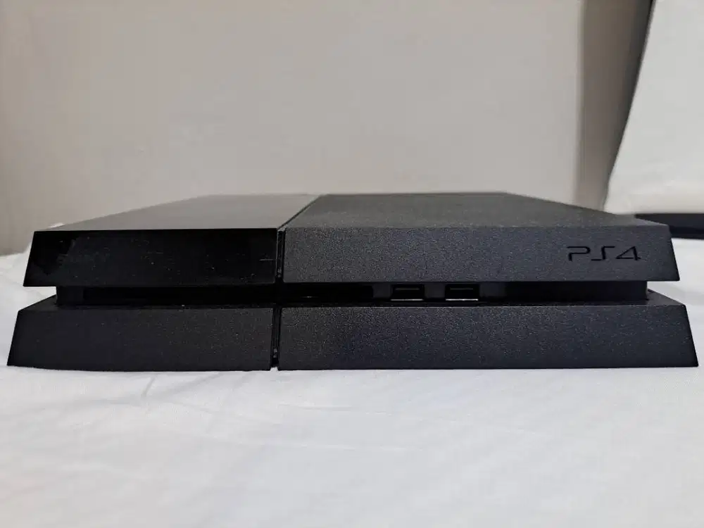 Playstation 4 (PS4) FAT 500 GB + 2 Controller