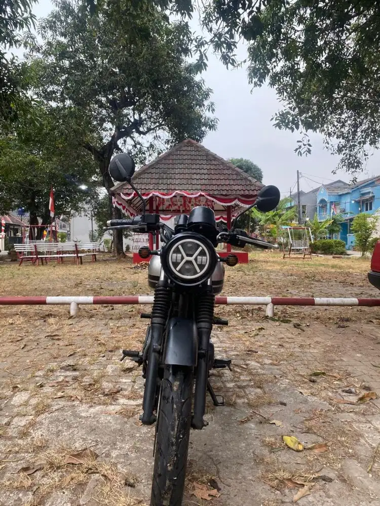 Suzuki W 175 SE