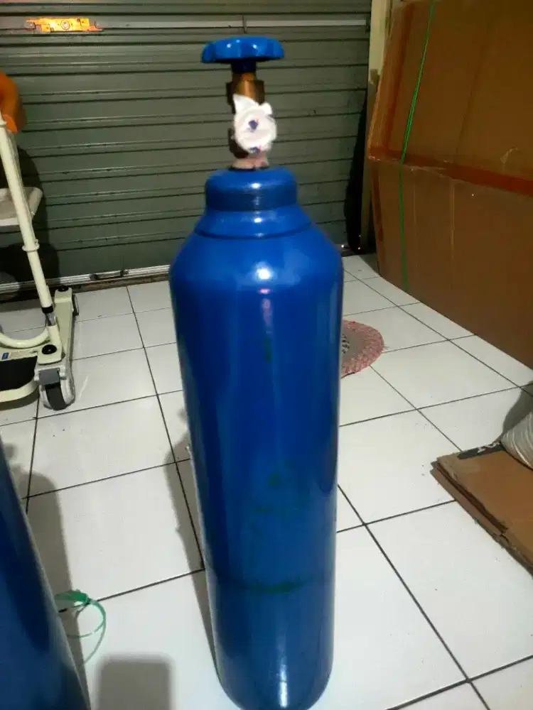 2 botol Oksigen las acetelin kondisi terisi penuh