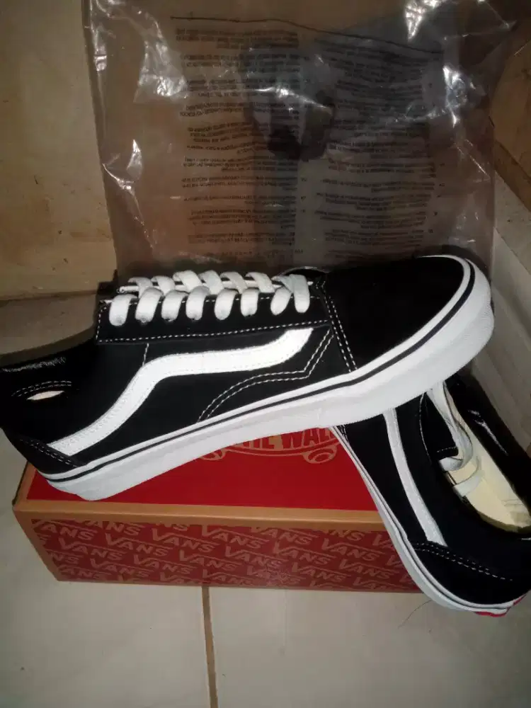 Jual sepatu Vans oldskooll black white