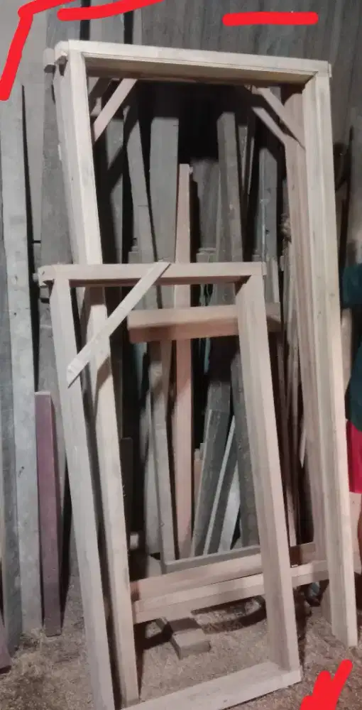 Kusen bahan balok kayu bekas diolah baru