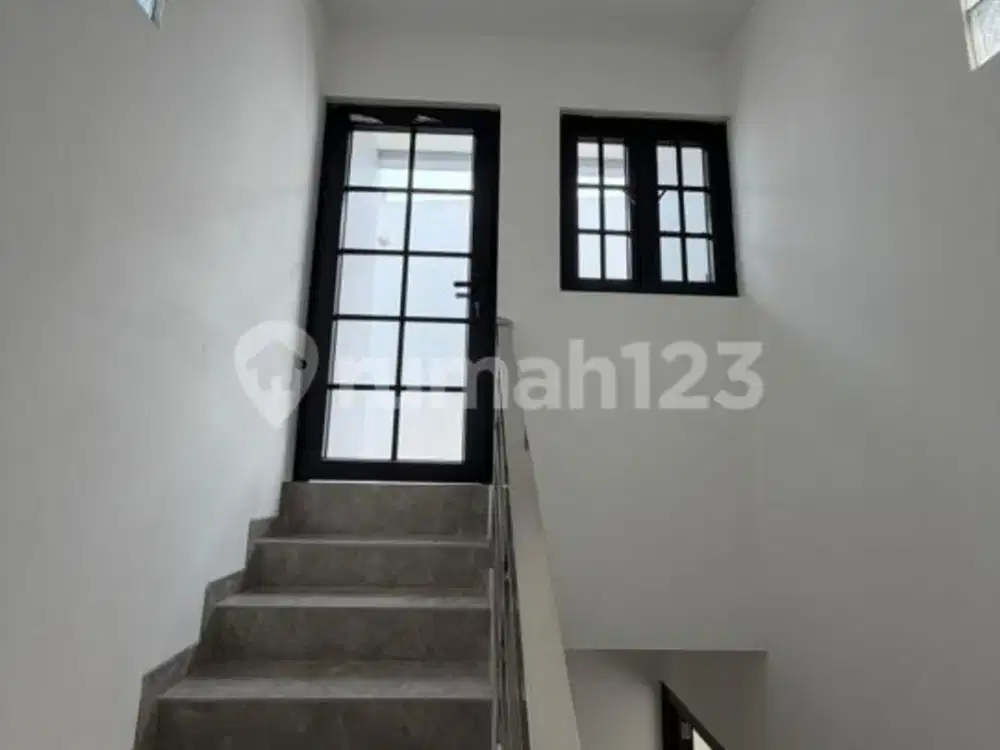 Rumah Baru 3,5Lantai di Tomang@ Jakarta Barat