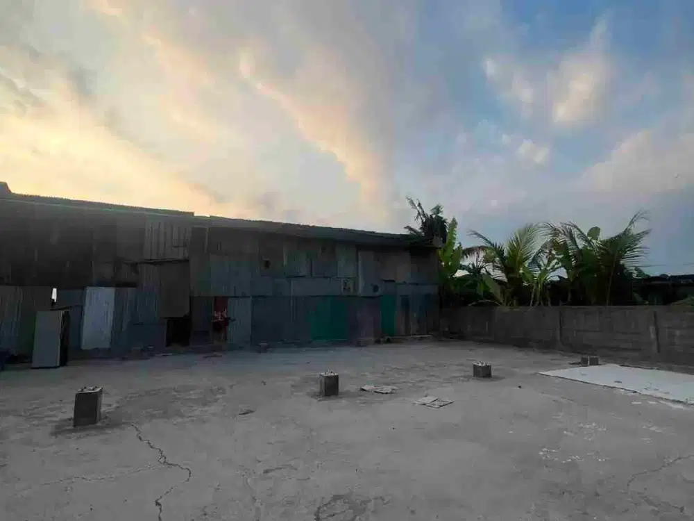 DISEWAKAN GUDANG DAN TANAH DI PINGGIR JL TUMBAK BAYUH SL