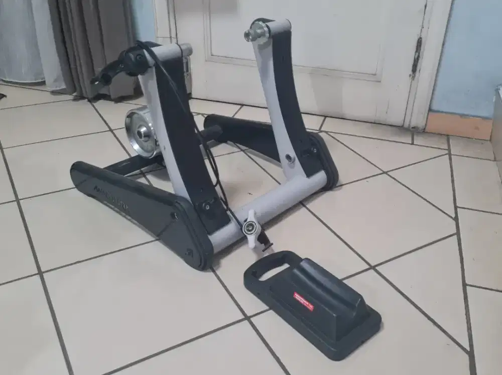 MINOURA Bike Trainer