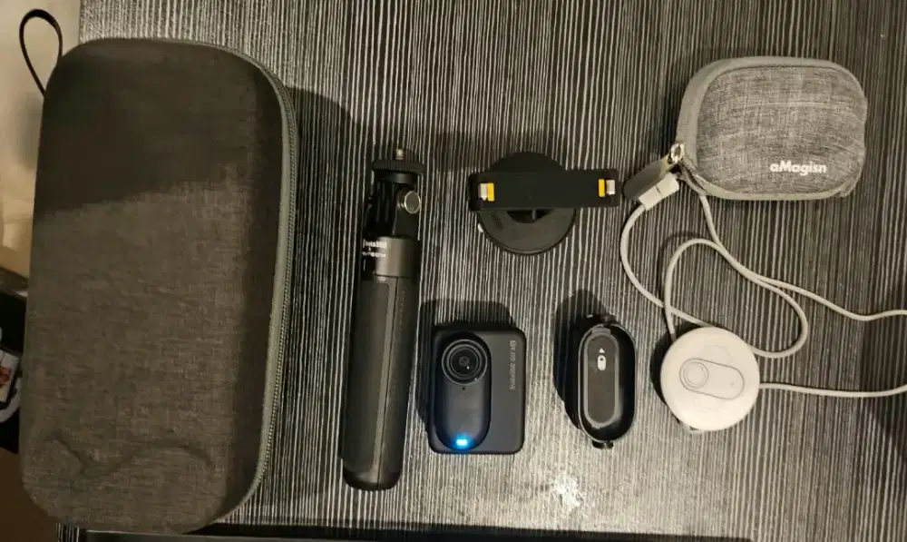 Insta 360 go 3s black full set 128gb bonus tripod case like new
