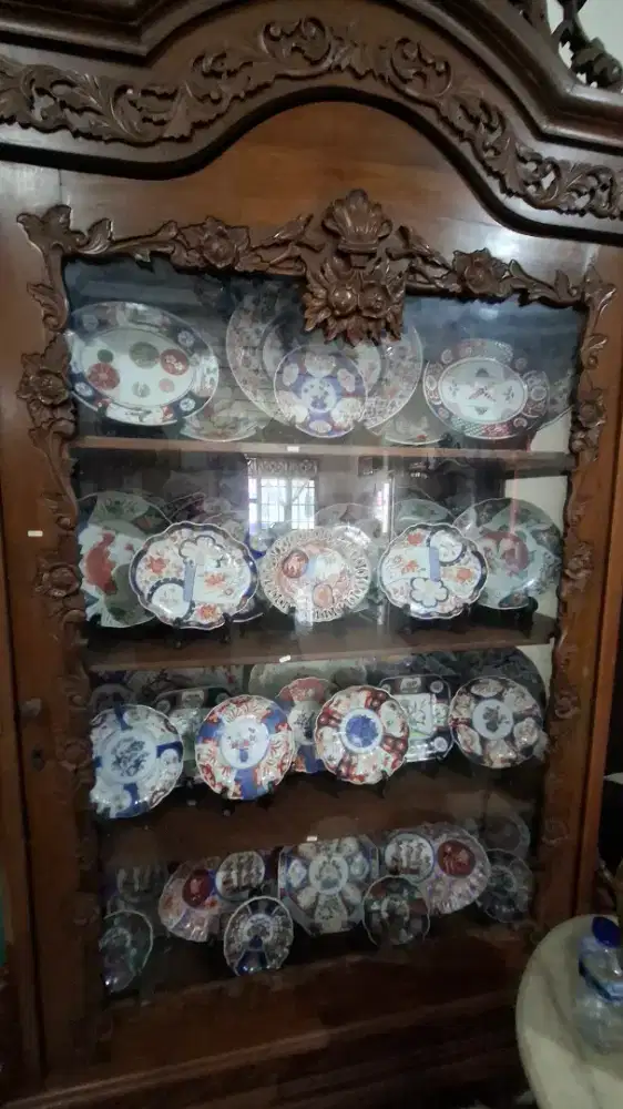 Set Piring Koleksi Antik 1 lemari