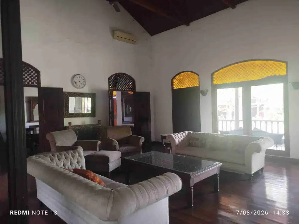 Rmh di jual cepat  setrategis  di daerah kemang jakarta selatan,  furnished..dlm perumahan.. harga nego