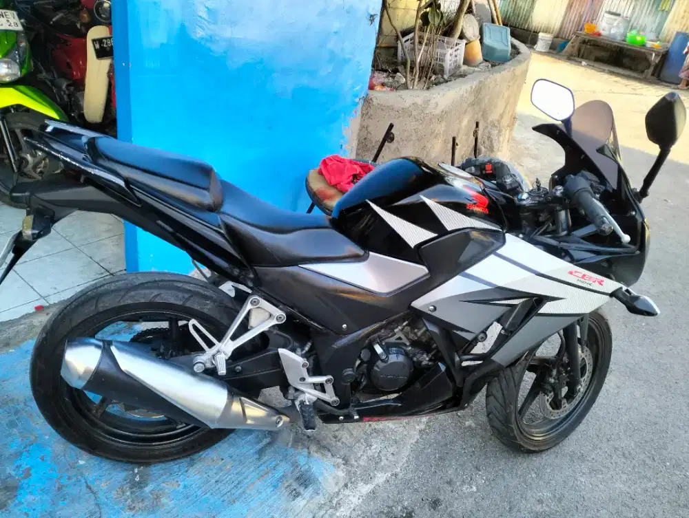 Honda CBR 150 2016 plat baru alamat jl Kalisari Damen 102 Surabaya