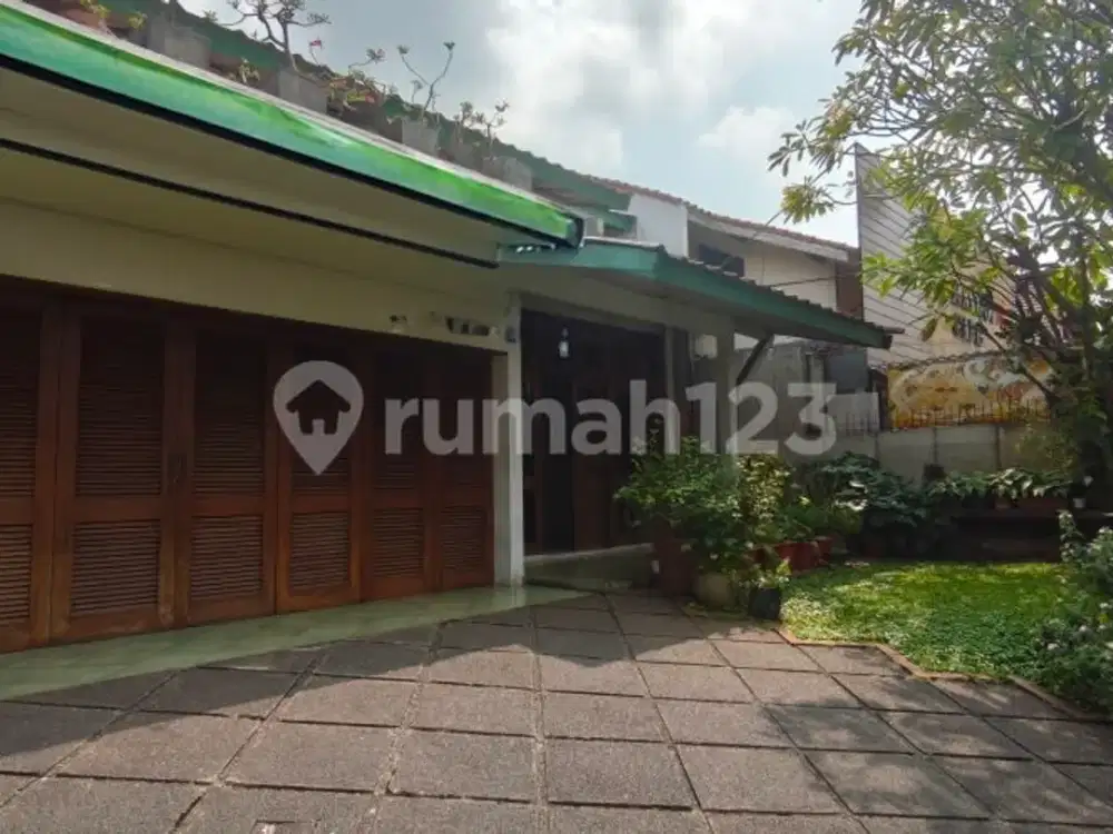 Rumah bisa untuk Tempat Usaha di Puri Indah, Jakarta Barat