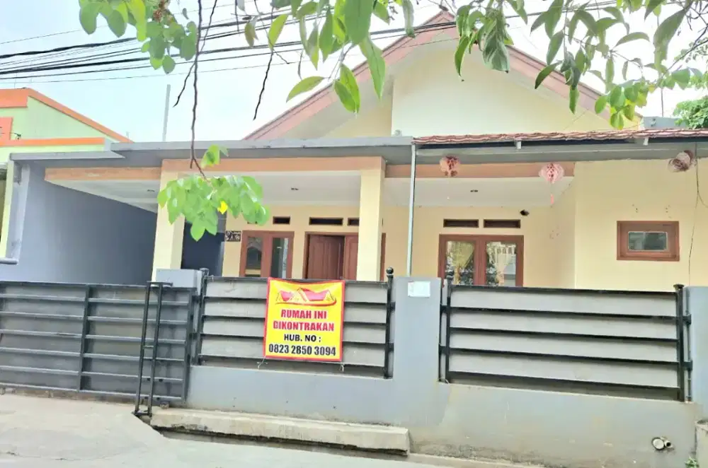 Di sewakan rumah dalam komplek strategis