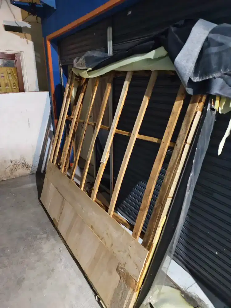Kayu bekas bongkaran Dipan