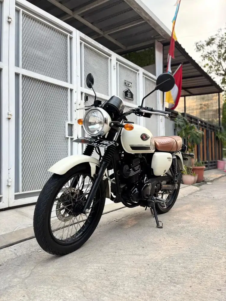 Kawasaki W175 SE White - Rare Color