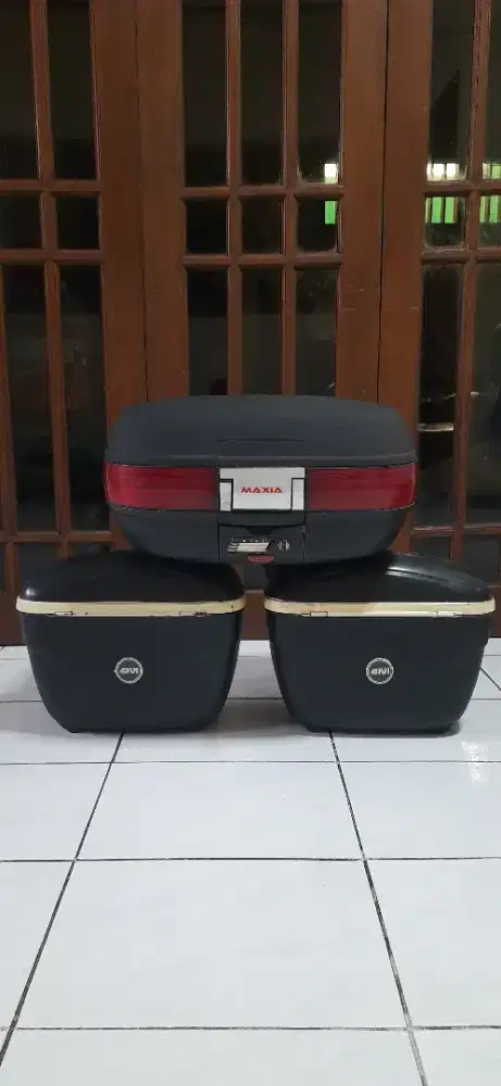 Box givi Maxia E50 Italy dan givi sidebox E21